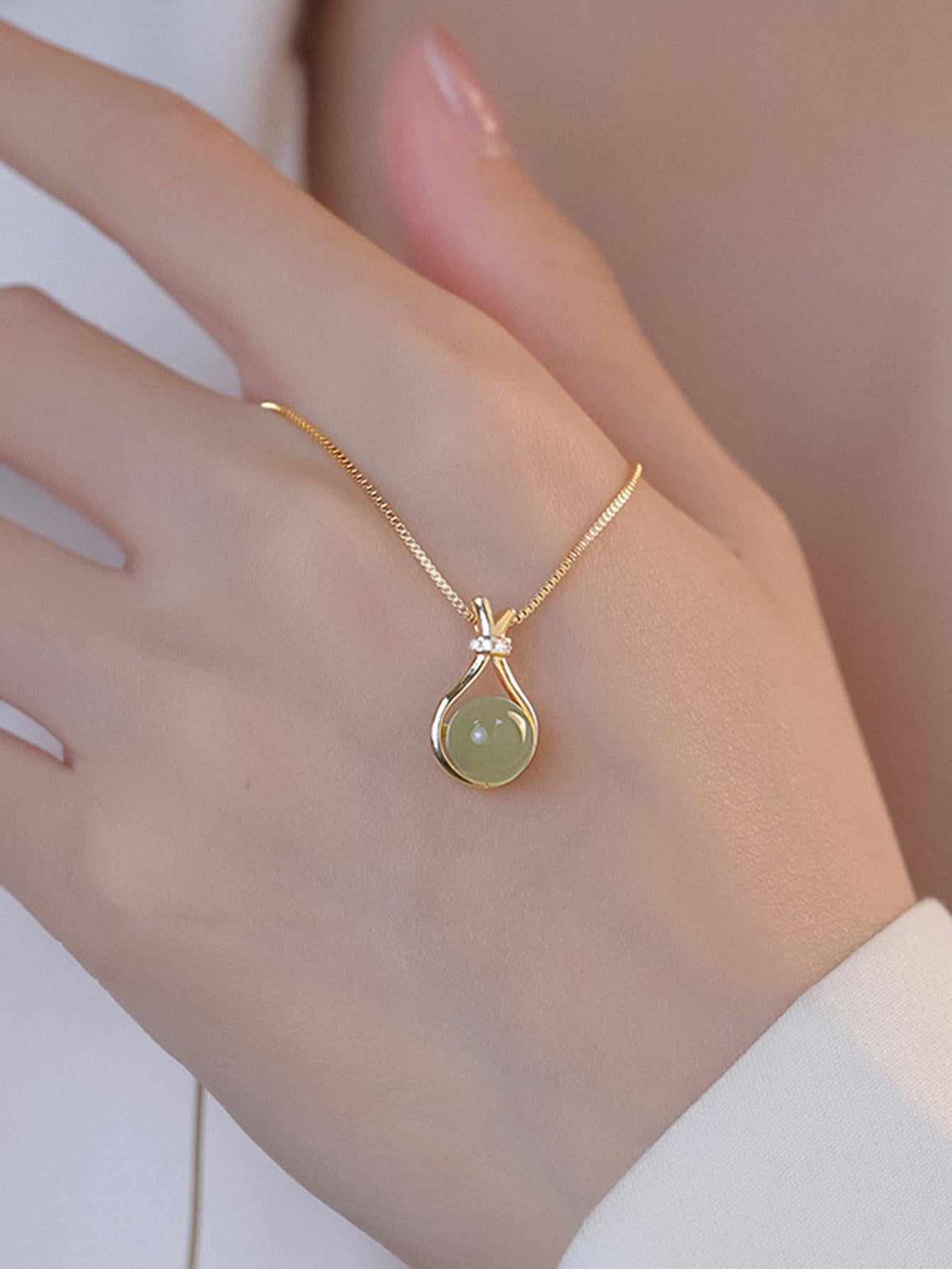 Collar con accesorio gota de agua