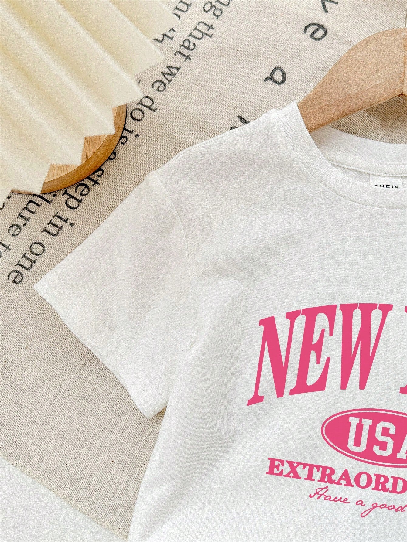 Conjunto de blusa de manga corta con cuello redondo y pantalón corto con estampado de letras, estilo sencillo y de preparatoria, apropiado para el verano, para niña bebé de Nueva York
