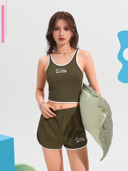 SHEIN Chillnights Conjunto de pijama para mujer con crop top de franja con estampado de letras y shorts