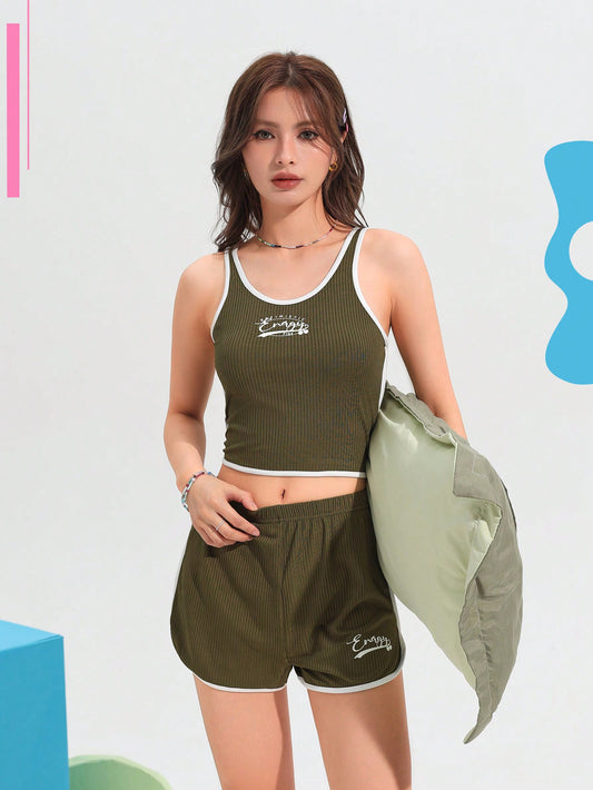 SHEIN Chillnights Conjunto de pijama para mujer con crop top de franja con estampado de letras y shorts