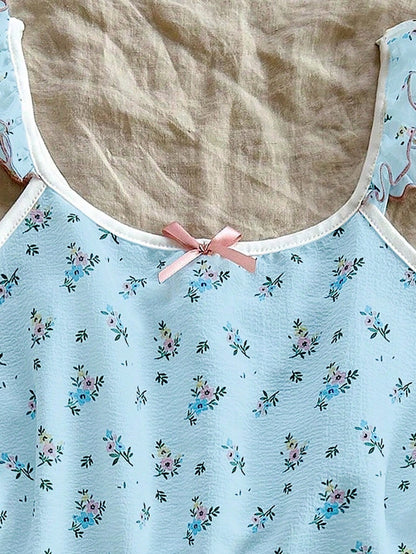 Conjunto de top sin mangas con estampado floral completo y pantalones cortos con tirantes de encaje y lazo decorado