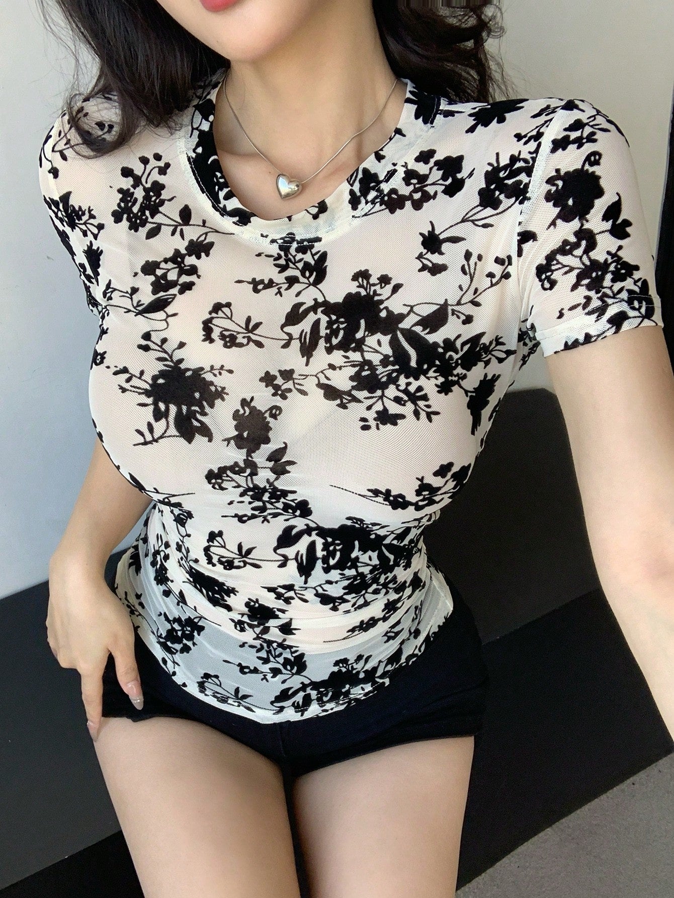 DAZY Blusa casual de mujer de cuello redondo y manga corta con estampado floral, para uso diario