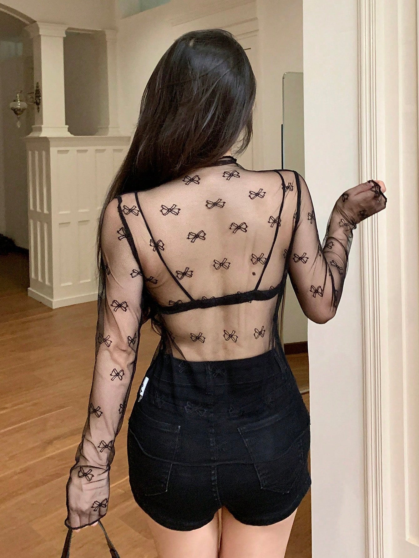 DAZY Blusa de manga larga con encaje transparente y detalle de lazo para salir, ropa de mujer de otoño