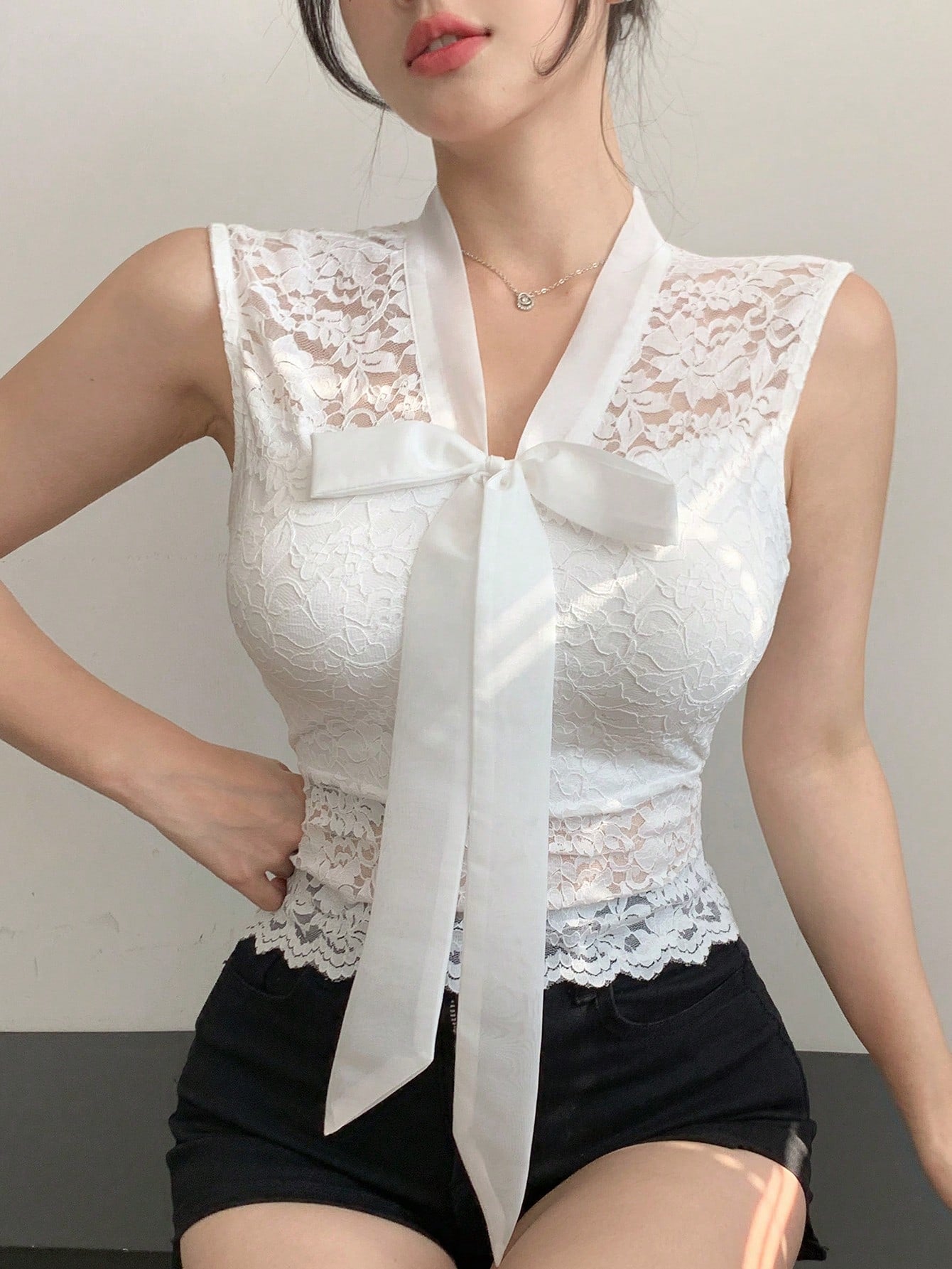 DAZY Blusa de mujer con lazo de encaje