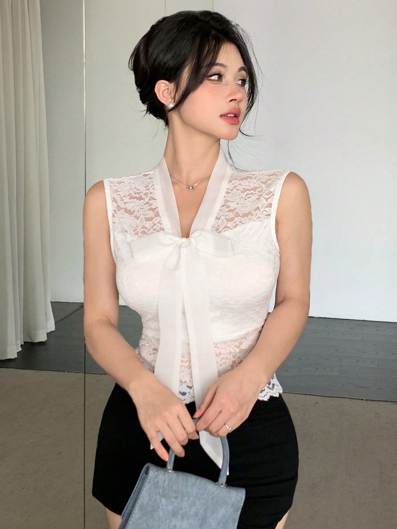 DAZY Blusa de mujer con lazo de encaje