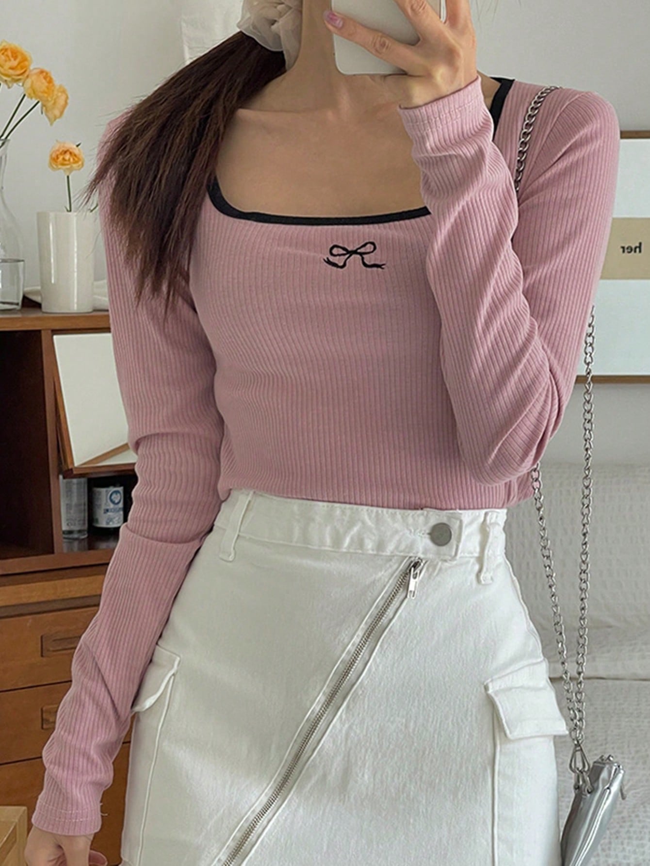 DAZY Blusa de mujer de cuello redondo con bloqueo de color, moño de contraste y bordado en las mangas largas