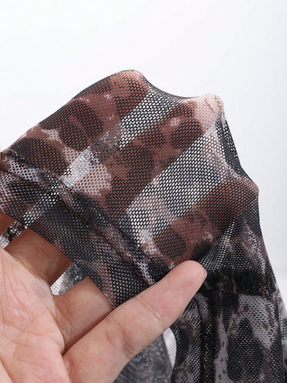 DAZY Blusa de manga corta con estampado de leopardo y encaje empalmado para mujeres