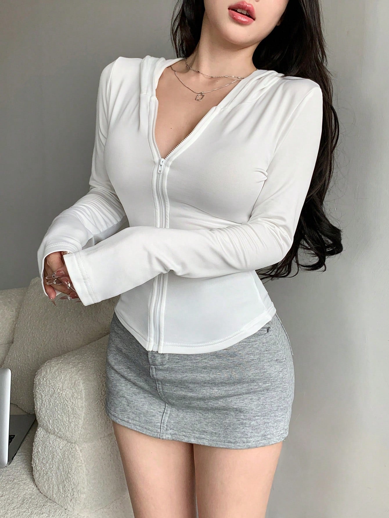 DAZY Camiseta ajustada con cremallera frontal de unicolor, manga larga, con capucha, para mujer - nueva llegada de otoño