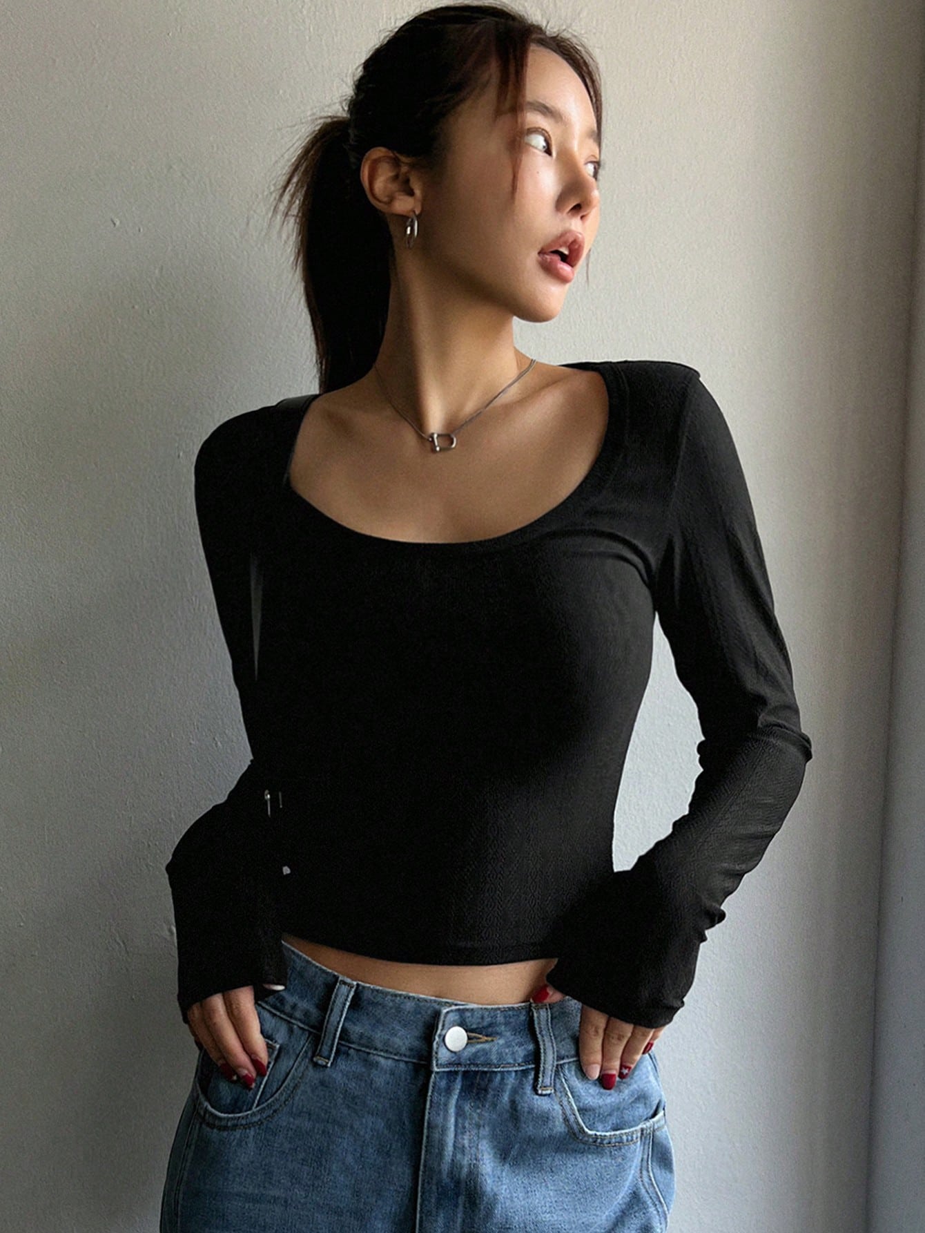 DAZY Camiseta ajustada de cuello redondo para mujer, nueva colección de otoño de blusas de manga larga para mujer