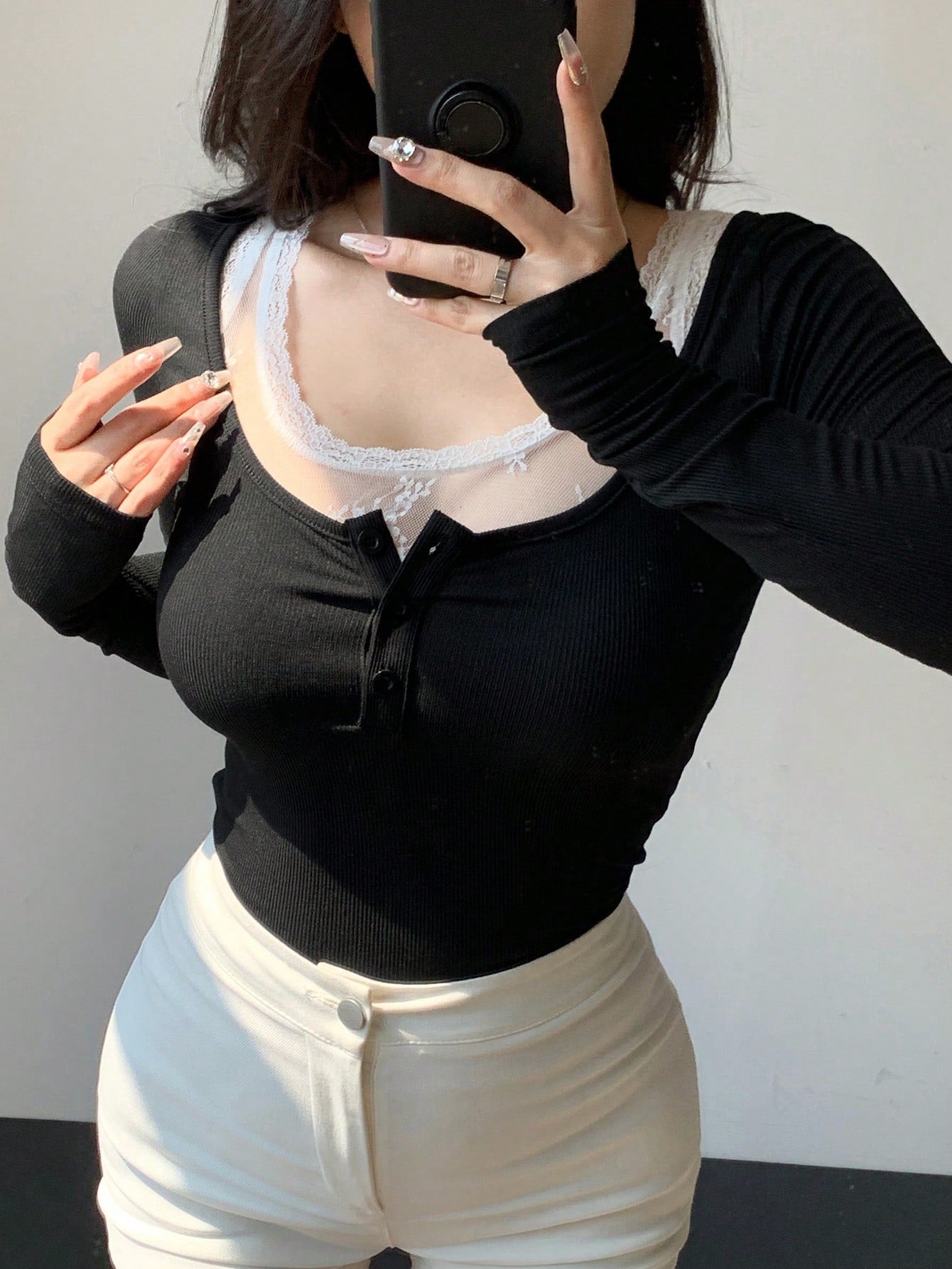 DAZY Camiseta ajustada de encaje con contraste para mujer, informal, de uso diario, para salir en otoño