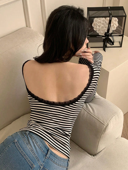 DAZY Camiseta ajustada de mujer con escote espalda descubierta, con encaje y rayas