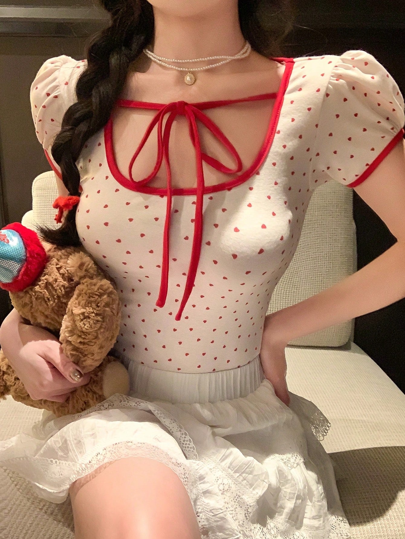 DAZY Camiseta casual de manga corta con cuello redondo y cordón con lunares, tops lindos para mujeres