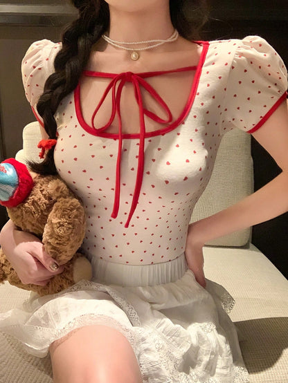 DAZY Camiseta casual de manga corta con cuello redondo y cordón con lunares, tops lindos para mujeres