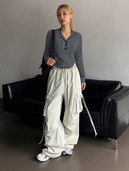 DAZY Camiseta casual de manga larga con cuello en V y rayas, ajuste ceñido, ropa de otoño para mujer