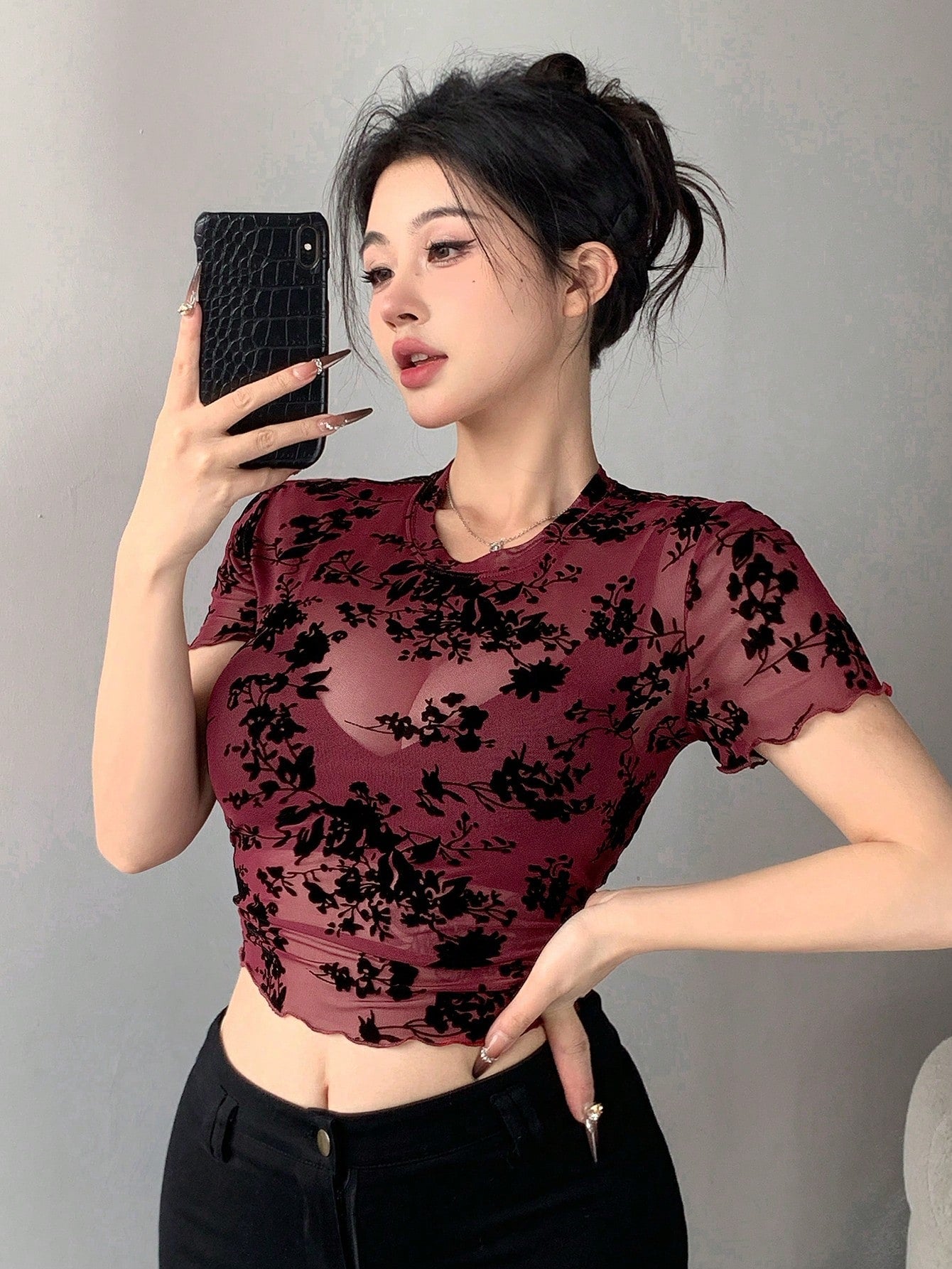 DAZY Camiseta corta de mujer de manga corta con estampado floral de malla transparente
