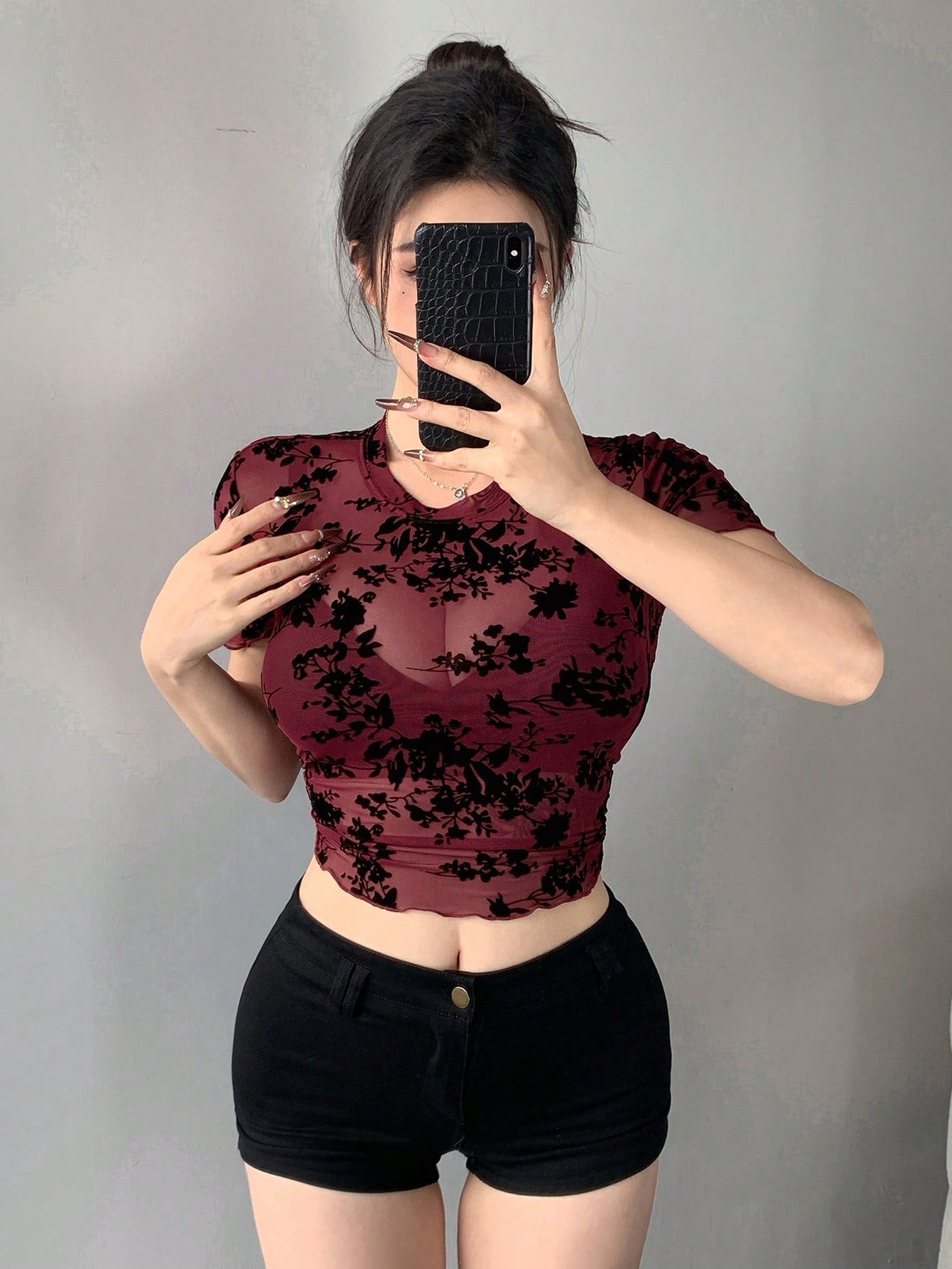 DAZY Camiseta corta de mujer de manga corta con estampado floral de malla transparente