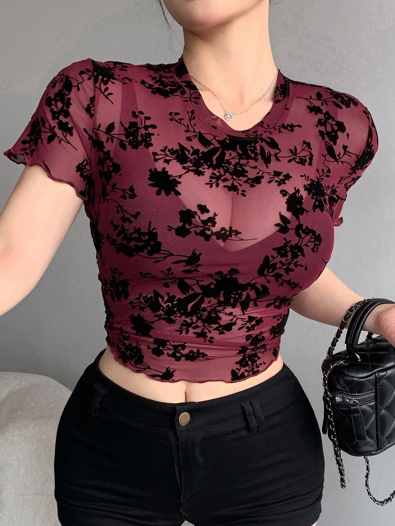 DAZY Camiseta corta de mujer de manga corta con estampado floral de malla transparente