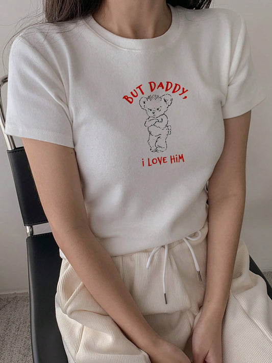 DAZY Camiseta de manga corta casual para mujer con estampado de oso y letras, blusas de verano lindas, tops cortos para mujer, camisetas gráficas, atuendos de maestra