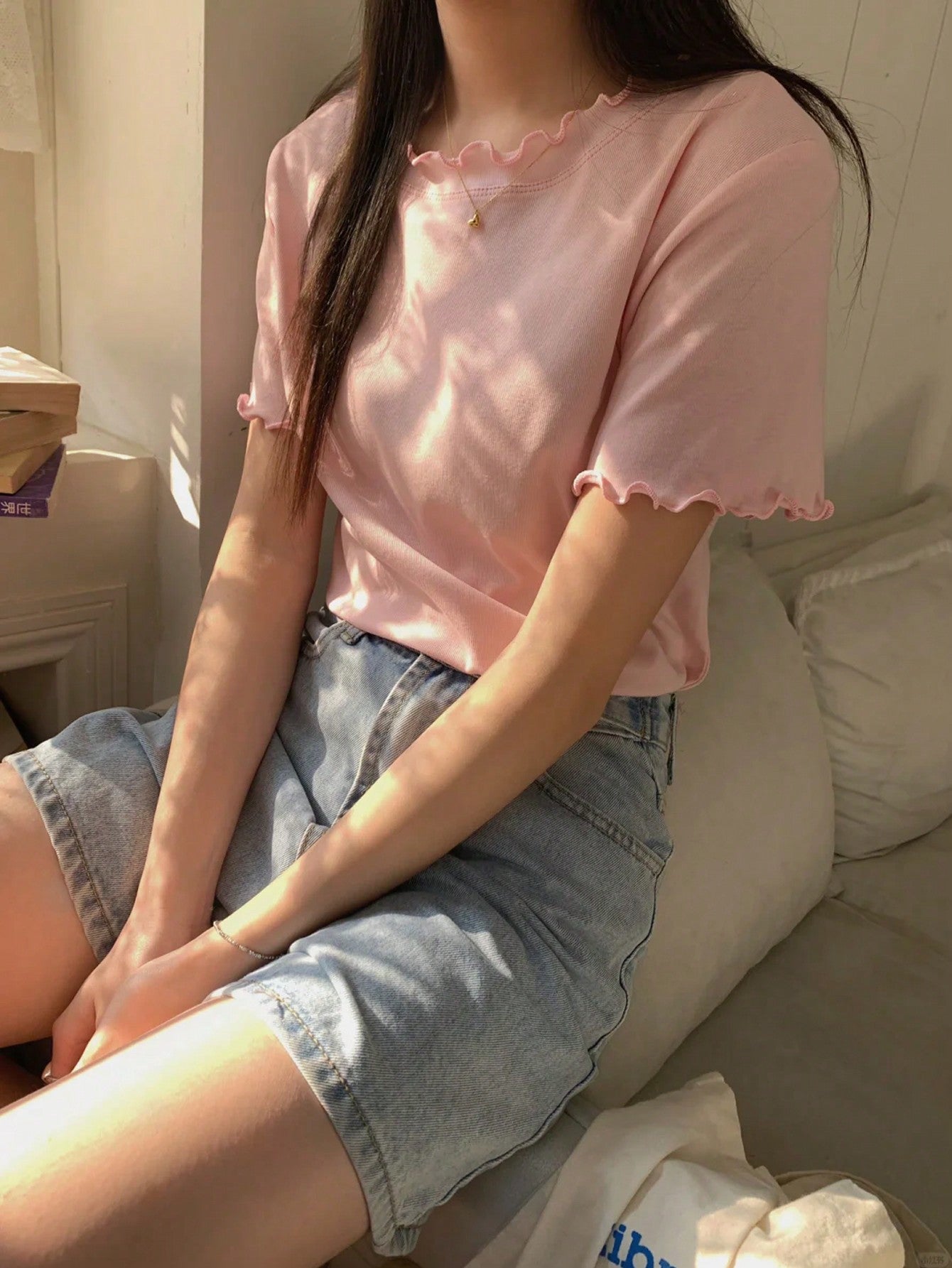 DAZY Camiseta de manga corta con cuello de volantes de unicolor, estilo preppy de verano para mujer