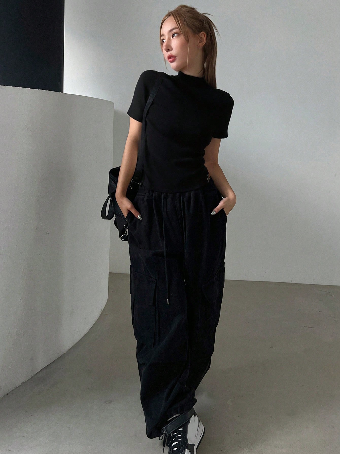 DAZY Camiseta de manga corta de unicolor, simple y de moda, adecuada para tops de estilo universitario de verano