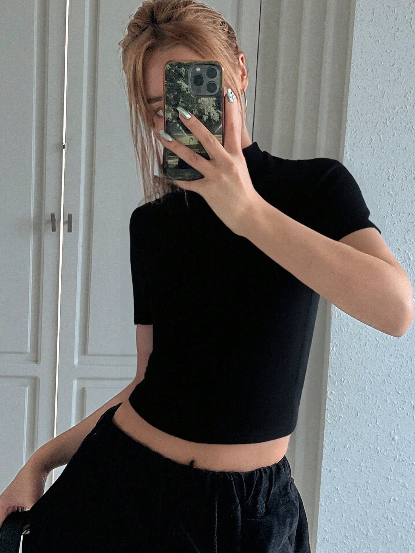 DAZY Camiseta de manga corta de unicolor, simple y de moda, adecuada para tops de estilo universitario de verano