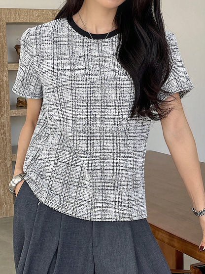 DAZY Camiseta de manga corta holgada y casual con cuello redondo y estampado de cuadros de contraste para mujer