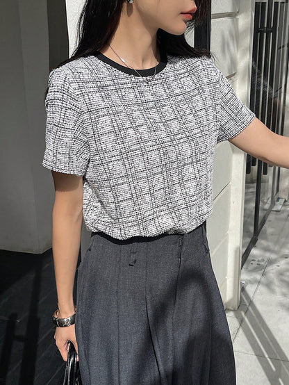 DAZY Camiseta de manga corta holgada y casual con cuello redondo y estampado de cuadros de contraste para mujer