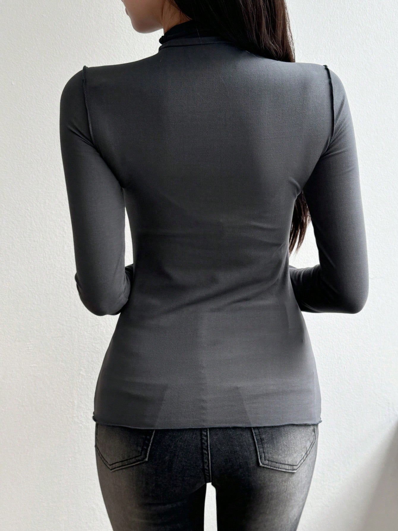 DAZY Camiseta de manga larga con cuello medio vuelto de unicolor y estilo simple para uso diario, ropa de mujer para otoño