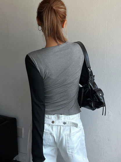 DAZY Camiseta de manga larga con cuello redondo, ajustada, con botones de contraste y media cartera para mujer, ropa de otoño