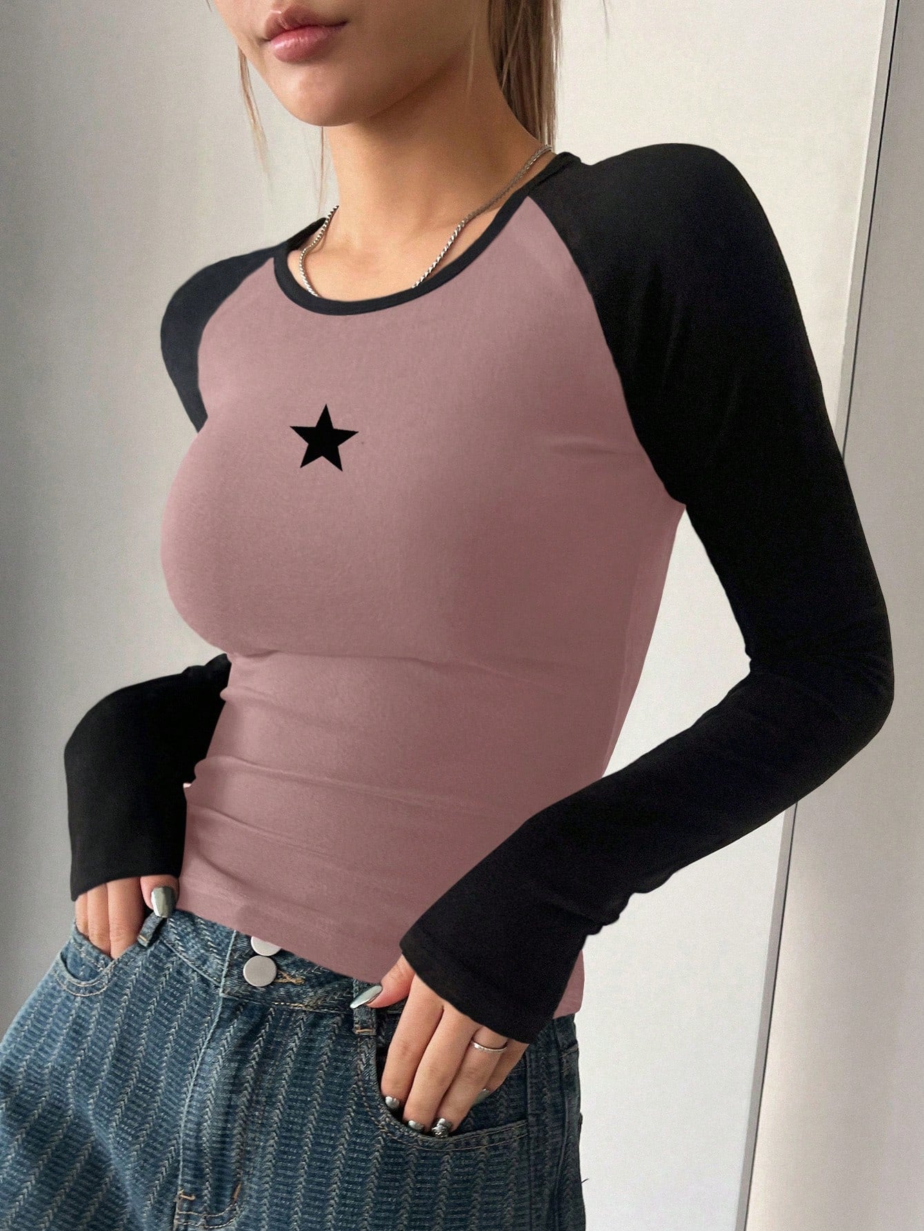 DAZY Camiseta de manga larga con estampado de estrellas y contraste de colores para mujer, otoño