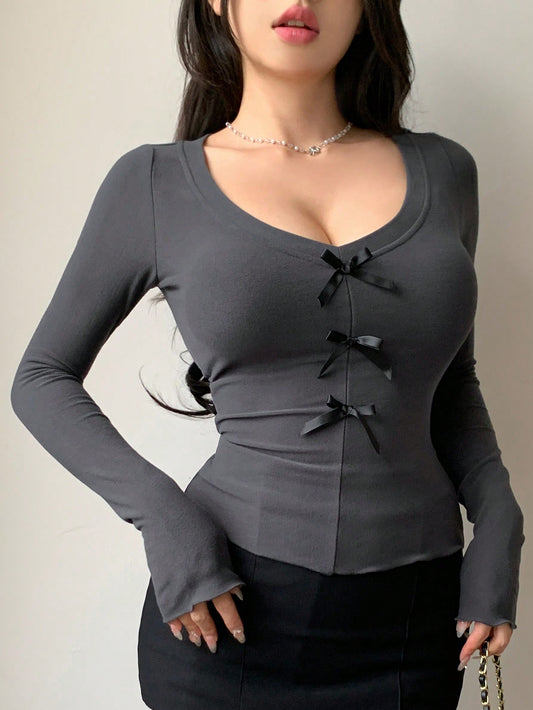 DAZY Camiseta de manga larga con lazo para mujer, de corte ajustado, para primavera y verano