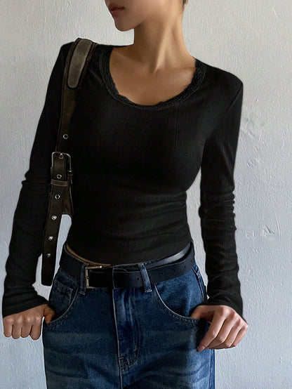DAZY Camiseta de manga larga de ajuste ceñido con parches de encaje para mujer, ropa de otoño