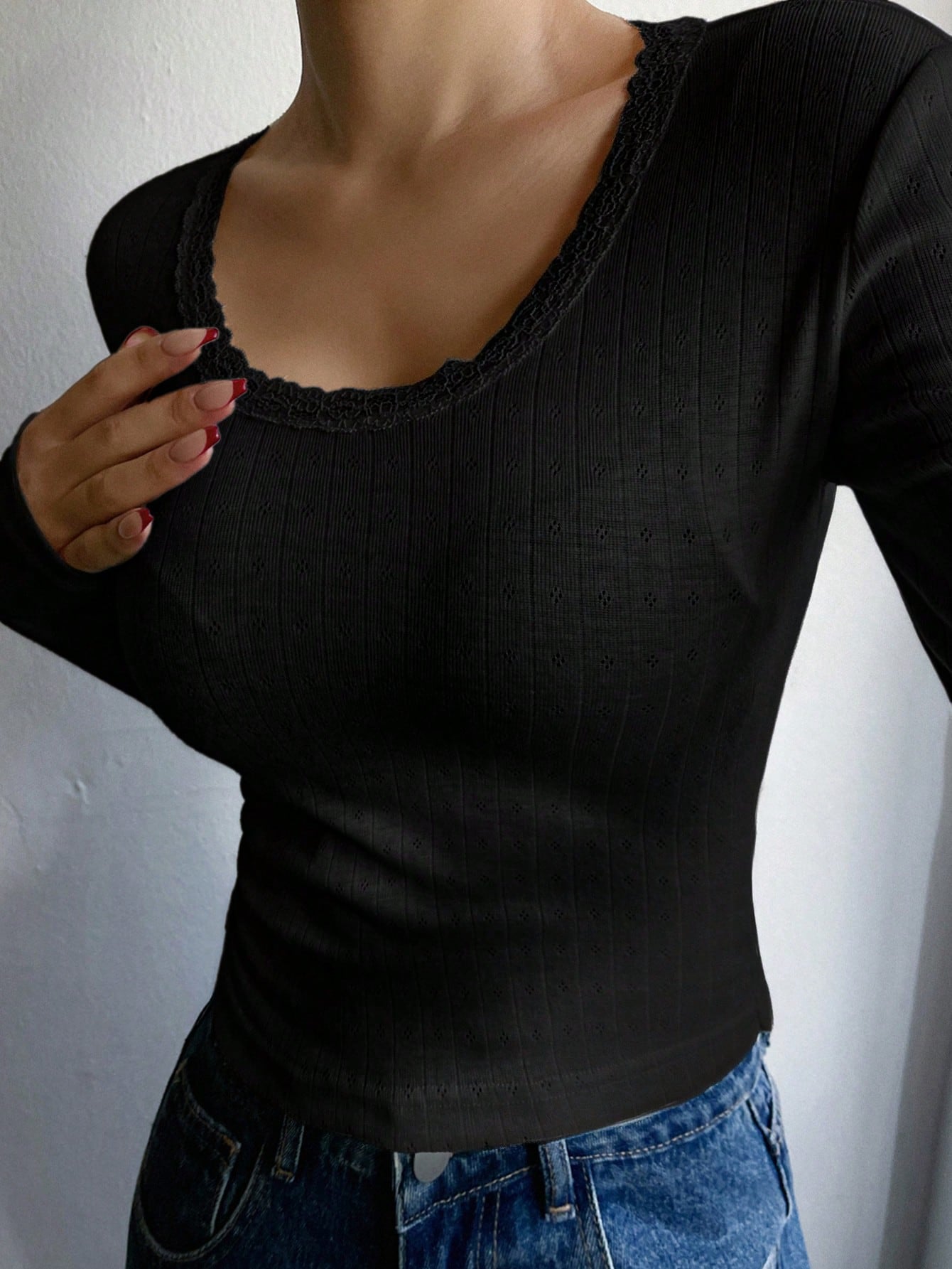 DAZY Camiseta de manga larga de ajuste ceñido con parches de encaje para mujer, ropa de otoño