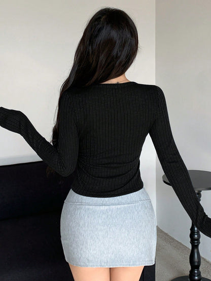 DAZY Camiseta de manga larga de ajuste ceñido de unicolor para mujer con bordado simple de estrella, para uso casual diario estilo Y2K