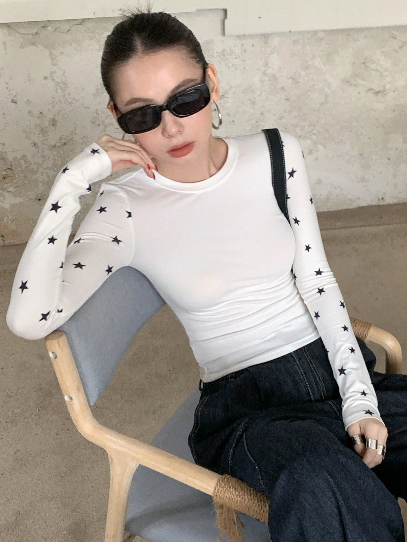 DAZY Camiseta de manga larga de cuello redondo ajustada con estampado de estrellas para mujer, primavera/otoño, estilo Y2k