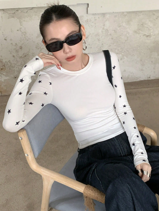 DAZY Camiseta de manga larga de cuello redondo ajustada con estampado de estrellas para mujer, primavera/otoño, estilo Y2k