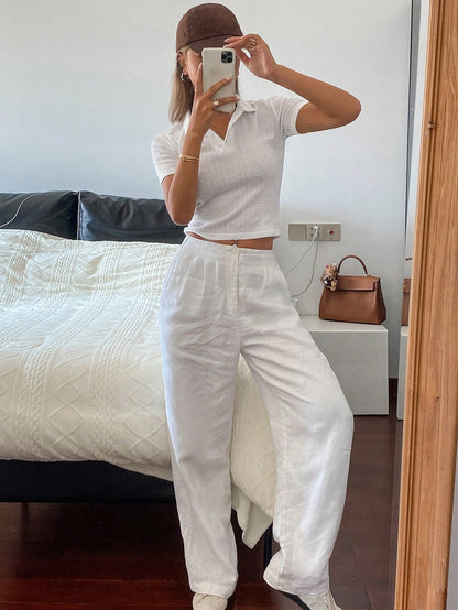 DAZY Camiseta de mujer con cuello en V, bordados y mangas cortas, simple y de moda, adecuada para el verano