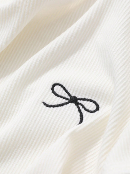 DAZY Camiseta de mujer con cuello redondo y manga corta con bordado de mariposa