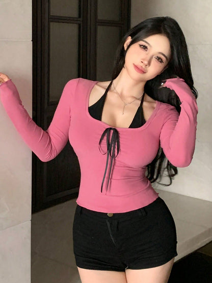 DAZY Camiseta de mujer con escote en V, decoración de lazo y bloqueo de color en 2 en 1, adecuada para primavera/verano, Día de San Valentín