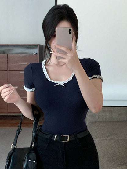 DAZY Camiseta de mujer con manga corta, parches de encaje y moño, top corto para mujer