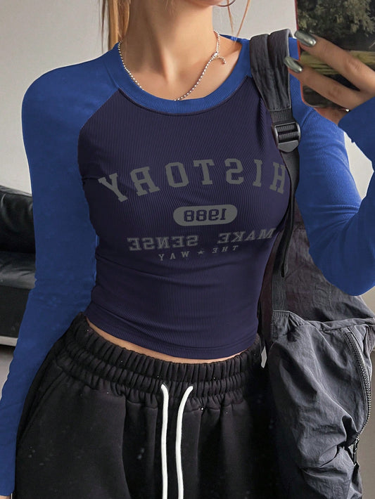 DAZY Camiseta de mujer de cuello redondo, ajustada, con mangas raglán, estampado de letras y bloqueo de color, ropa de otoño con manga larga