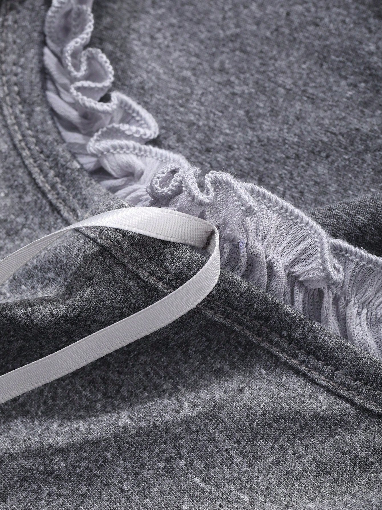 DAZY Camiseta de mujer de manga corta con cuello redondo y volante en forma de lazo, 2 en 1