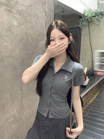 DAZY Camiseta de polo de manga corta con estampado de letras, estilo casual y elegante para mujer