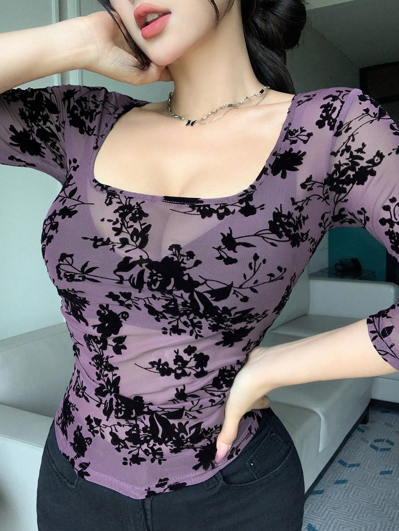 DAZY Camiseta interior ajustada y transparente con cuello cuadrado y estampado floral menudo para mujer, ropa de otoño, ropa de vuelta al colegio