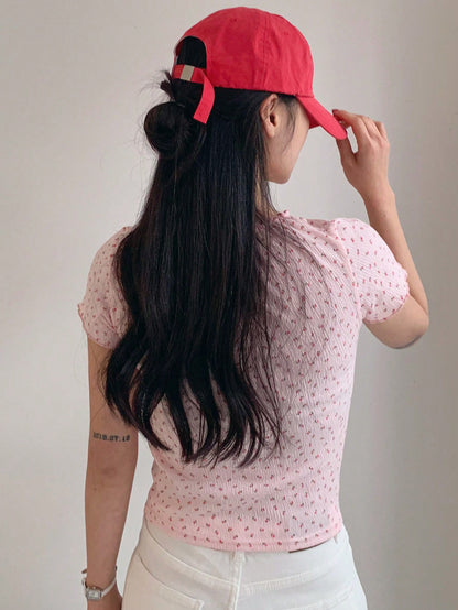 DAZY Camiseta rosa de mujer de ajuste ceñido con cuello en V, estampado floral menudo y lazo en la cintura - Tops lindos