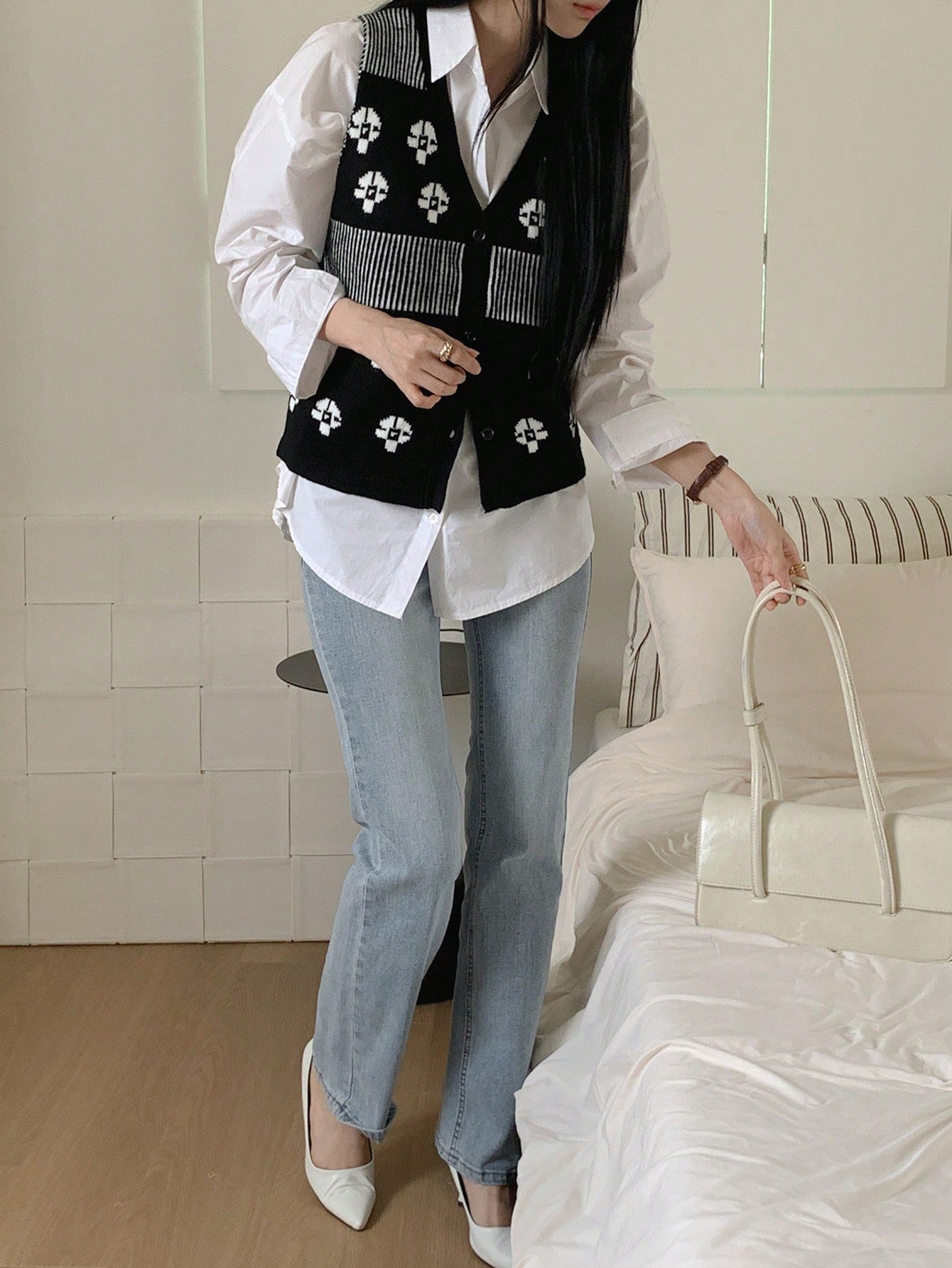 DAZY Chaleco de mujer ajustado de punto jacquard con estampado floral, sin mangas y cuello en V, color negro