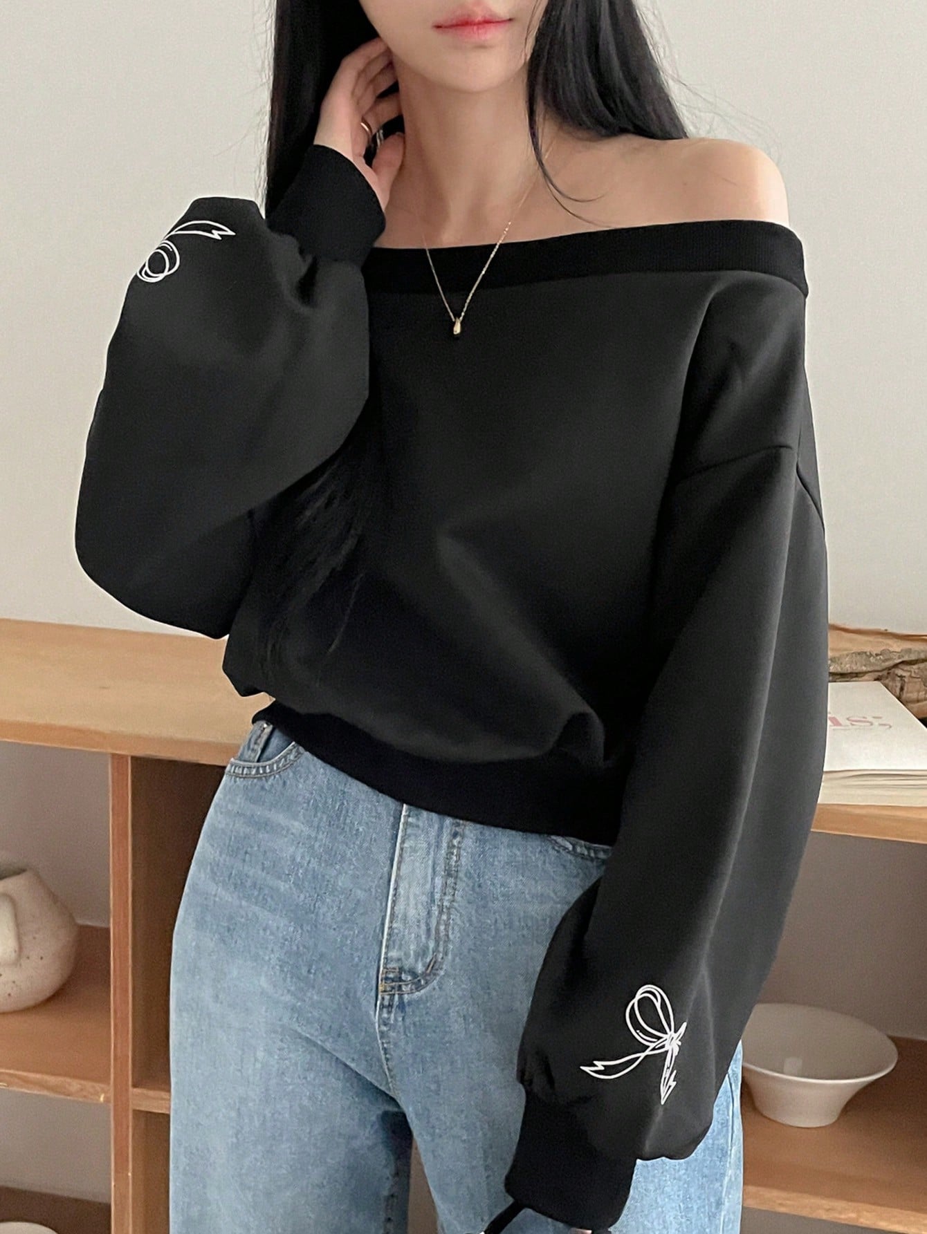 DAZY Sudadera casual con hombros descubiertos para mujer, nueva colección de otoño