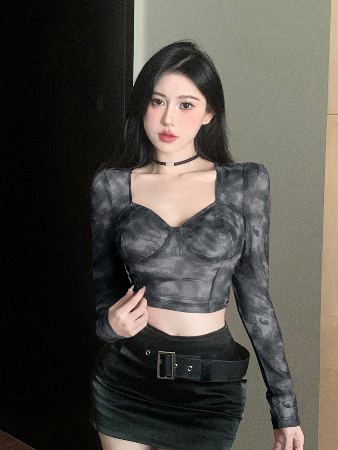 DAZY Top corto con cuello de strass y estampado retro de teñido anudado, nueva manga larga para mujer para Año Nuevo