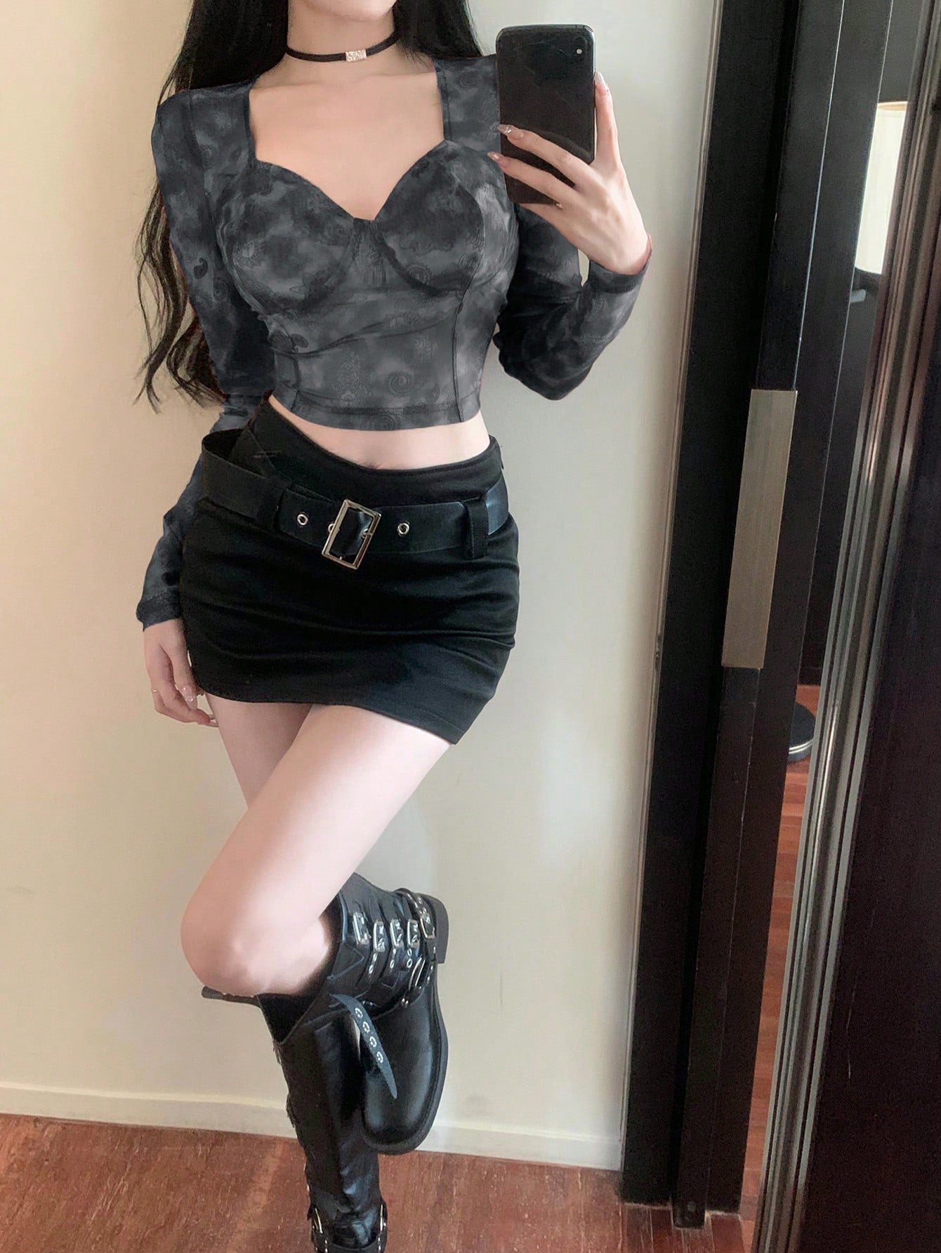 DAZY Top corto con cuello de strass y estampado retro de teñido anudado, nueva manga larga para mujer para Año Nuevo