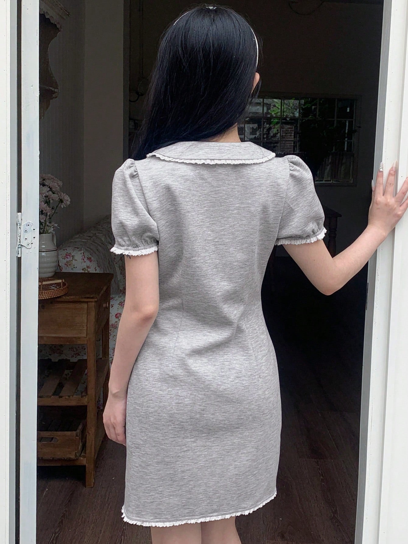 DAZY Vestido corto de estilo campestre con cuello Peter Pan y borde contrastante, vestido mini